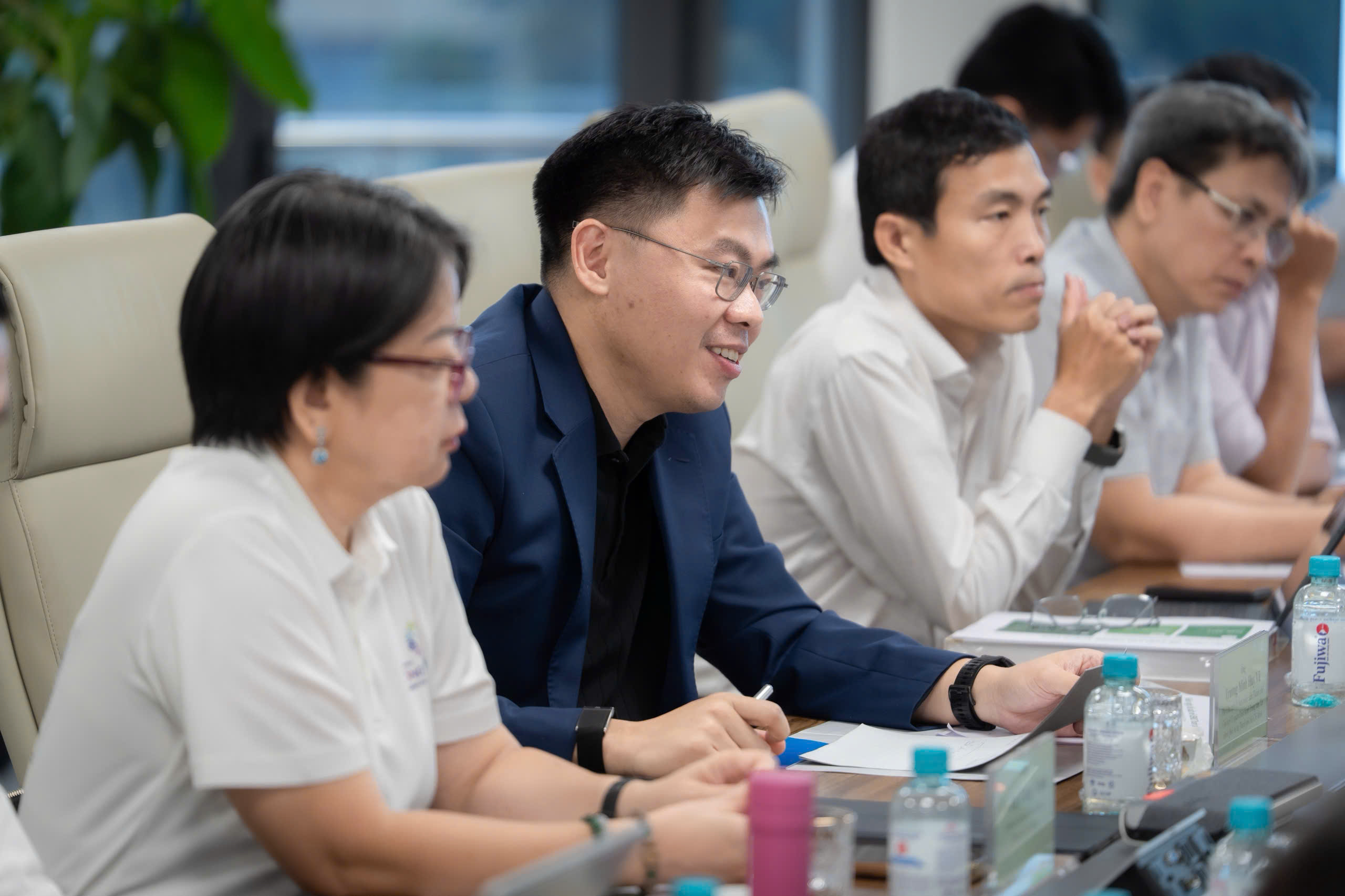 TẬP ĐOÀN NGUYỄN HOÀNG GẶP GỠ LÃNH ĐẠO TRUNG TÂM  TÀI CHÍNH QUỐC TẾ TRAO ĐỔI VỀ KHẢ NĂNG HỢP TÁC ĐẦU TƯ 