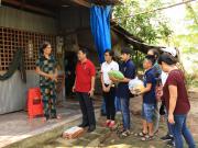 UKA teachers and students visited and gave presents to residents at Phu An parish, An Giang Province.