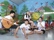 Bên cạnh đó, các tài năng nhí IEC còn biểu diễn nhiều tiết mục văn nghệ, thể hiện tình cảm và truyền cảm hứng đến các bạn nhỏ tại Cô nhi viện Phú Hòa