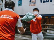 HIU students unload the donated essential foods
