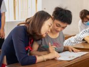 Touching moment of UKA Ba Ria teacher with children at Thien Than Shelter