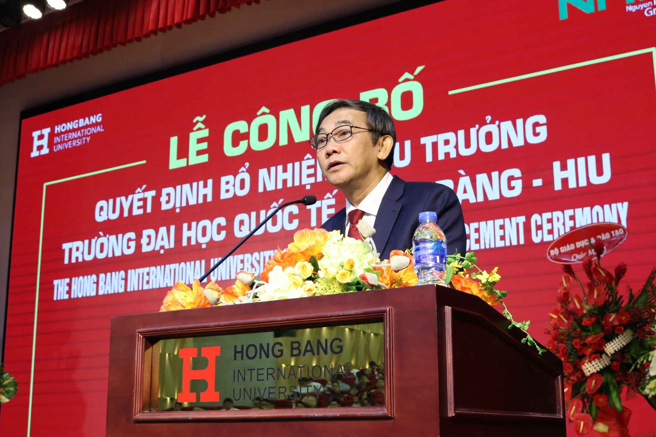 Associate Professor, Dr. Ho Thanh Phong, the new president of HIU giving speech at the event