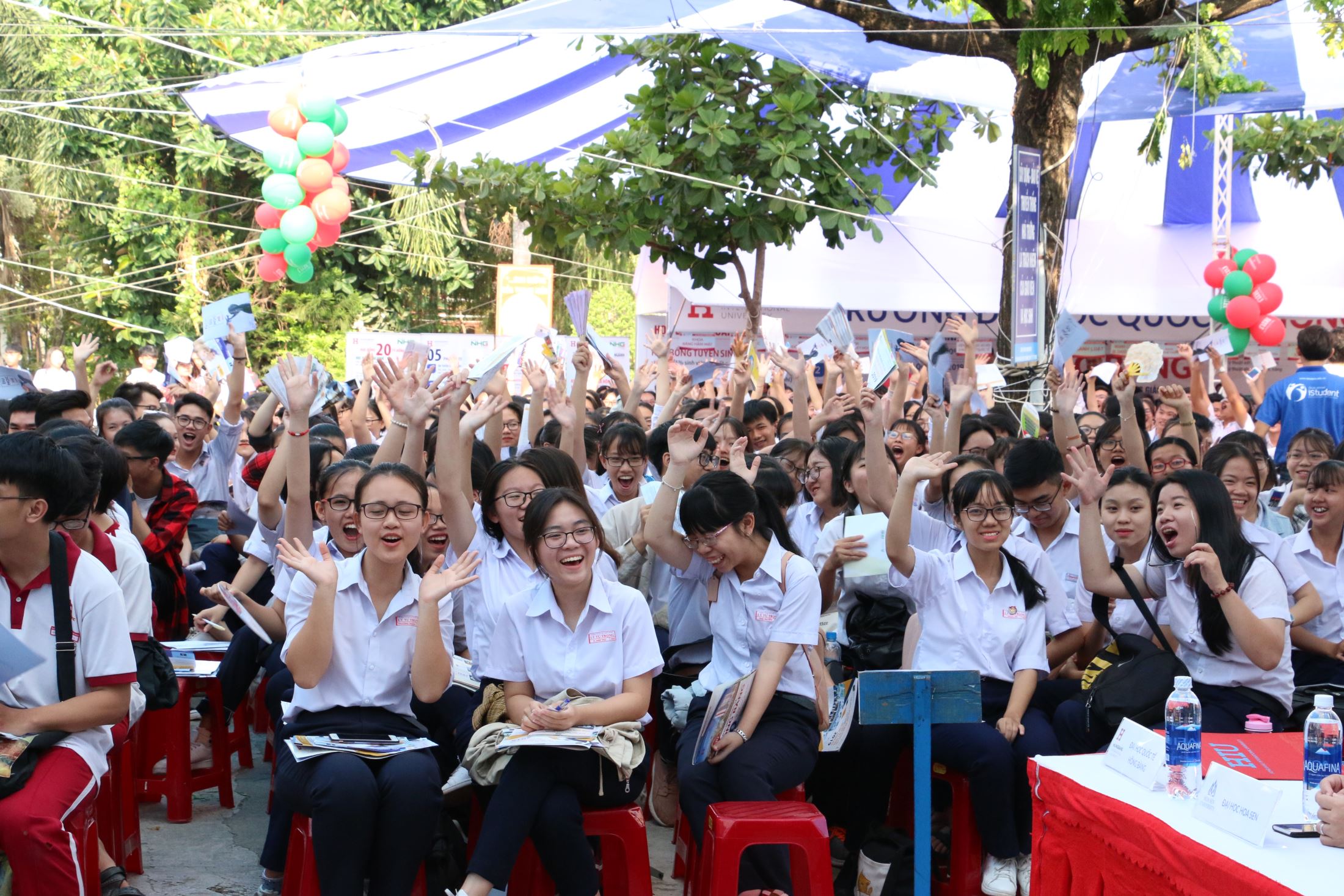Nha Trang students were interested in the event.