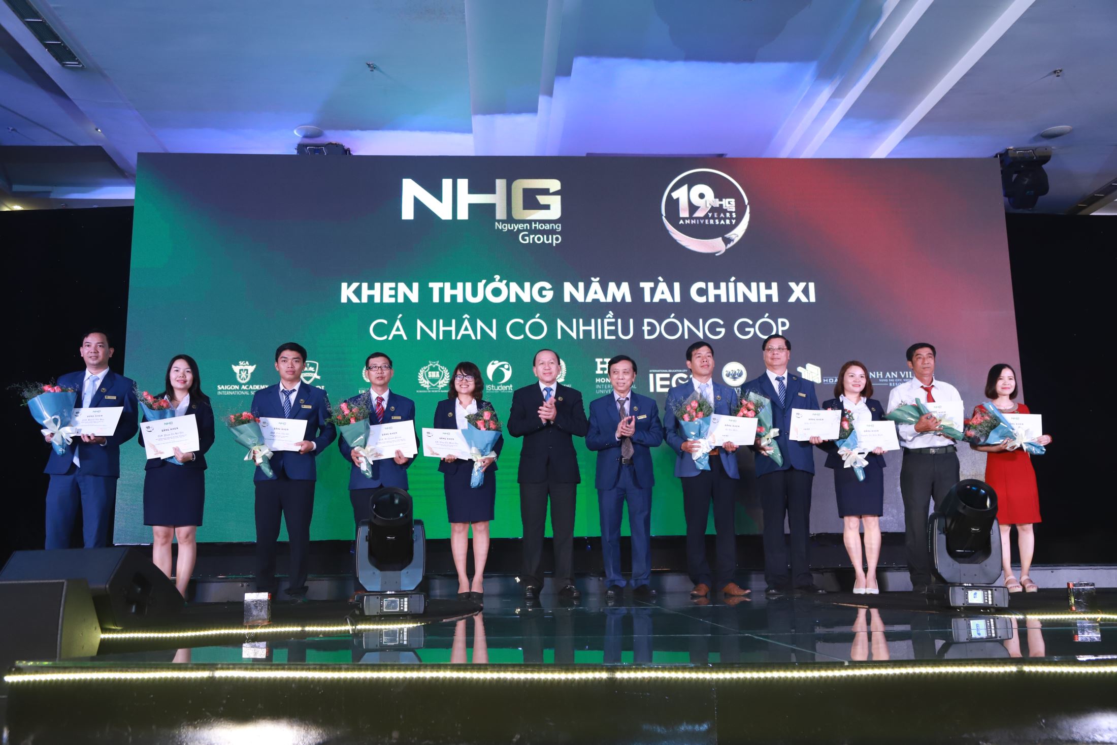 Awarding prizes for individuals having many contributions in financial year XI.