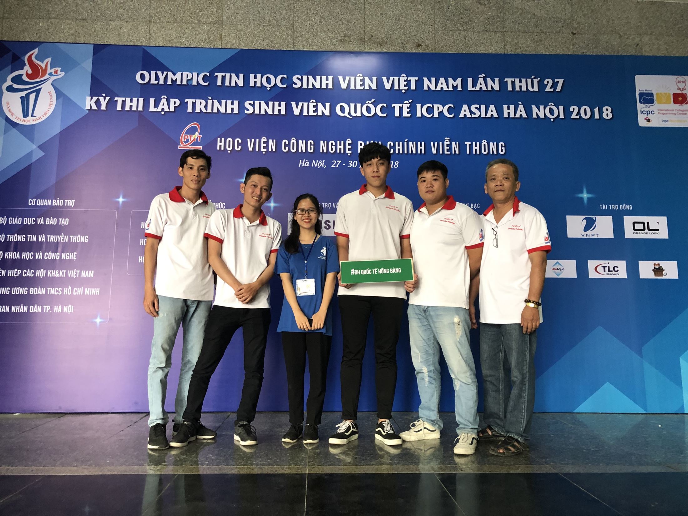 Do Nhat Truong (3rd from right), HIU student of information technology faculty won the consolation prize and was the one in top 100 of Vietnamese informatics talented students