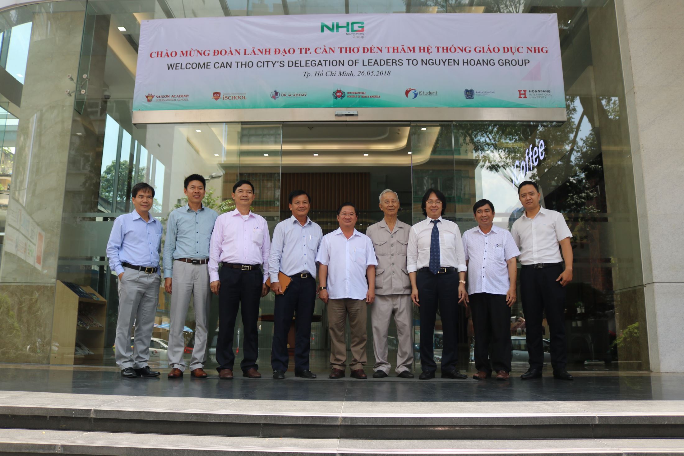 Can Tho city's delegation and NHG's leaders at NHG headquarter on May 26th