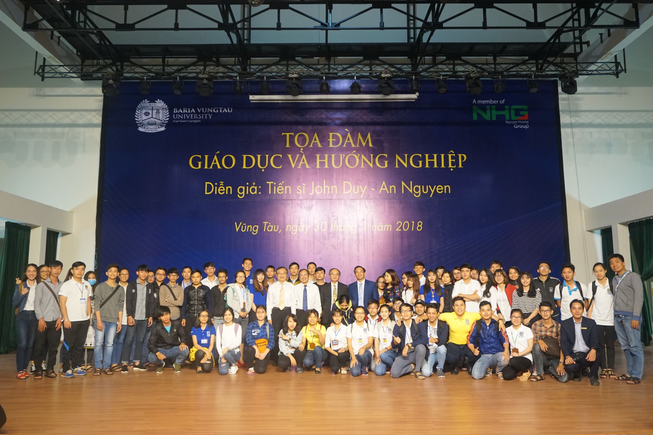 Dr. John Duy-An Nguyen together with NHG representatives and BVU students took memorable pictures 