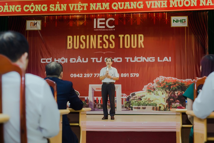 Mr. Nguyen Hong Chung – Deputy Director of Vietcombank Quang Ngai speaking at the event