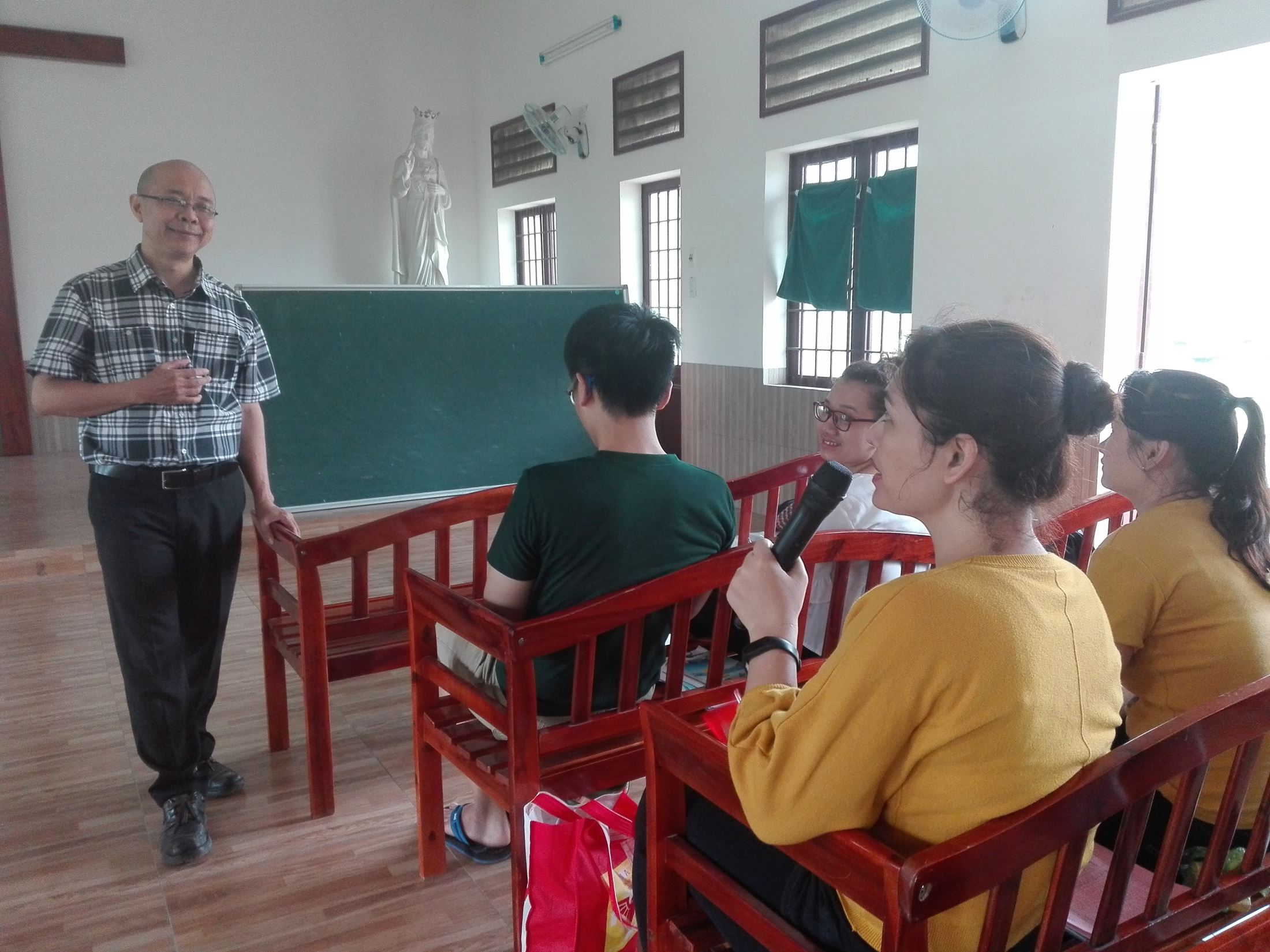 Dr. Vu Quang Tuyen – Lecturer in Theoretical Physics, Mathematical Physics, University of Natural Sciences, Vietnam National University – Ho Chi Minh City, one of 3 instructors of the course