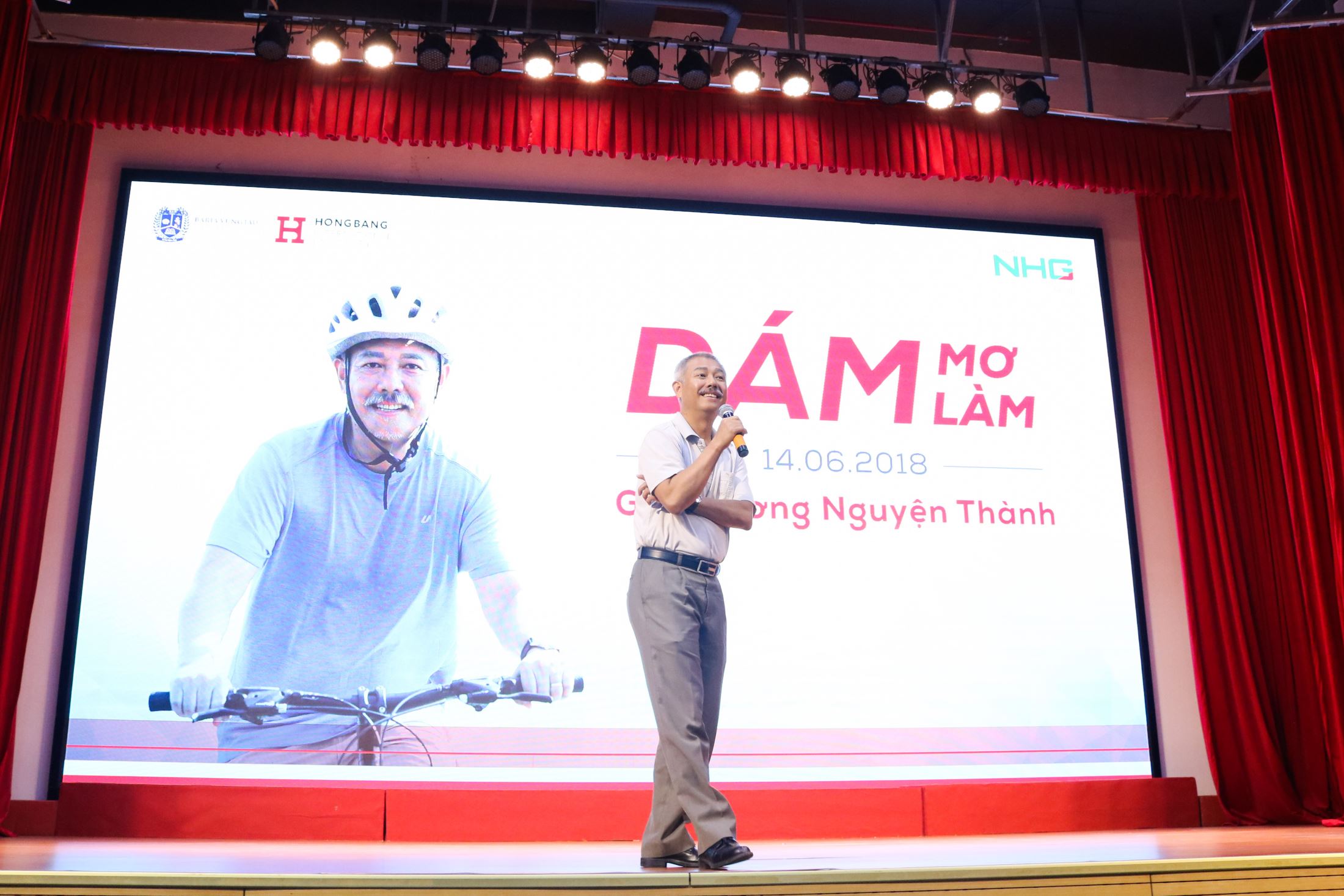 Prof. Truong Nguyen Thanh shared his method to make dream come true with young students.