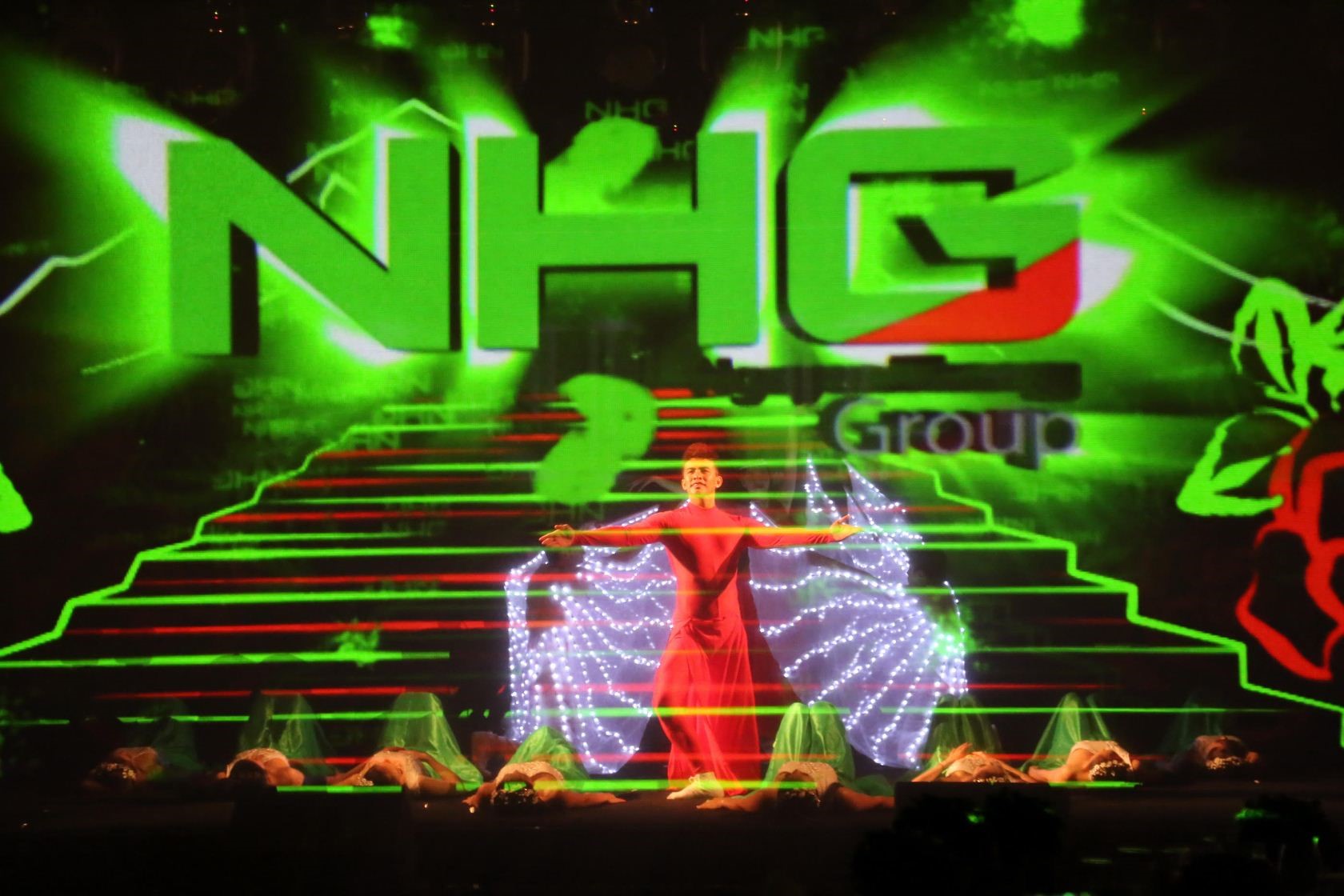 Hologram performance was left with a strong impression of the high artistry and the message of NHG's "human philosophy".