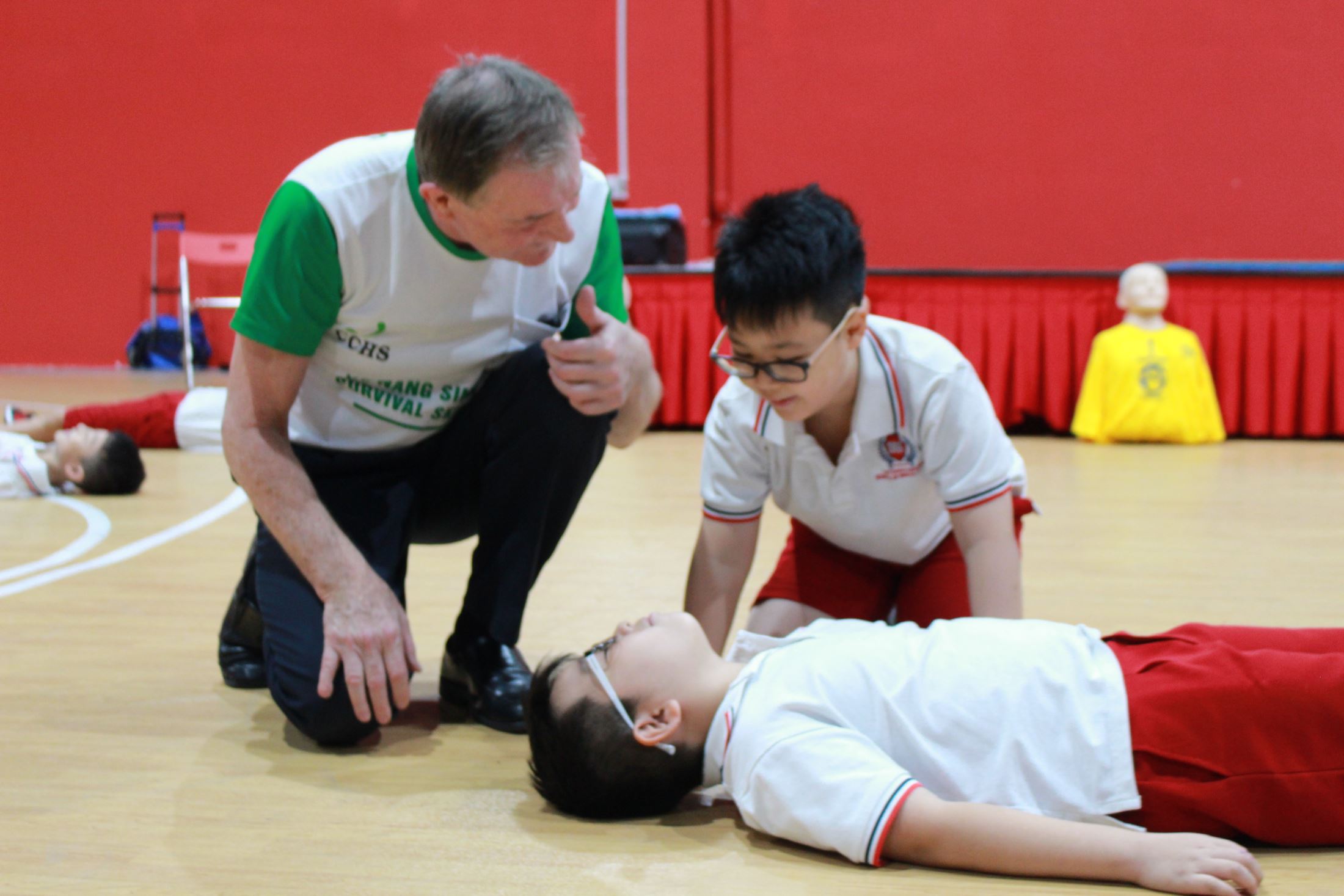 The first-aid steps were explicitly instructed by Mr. Tony Coffey
