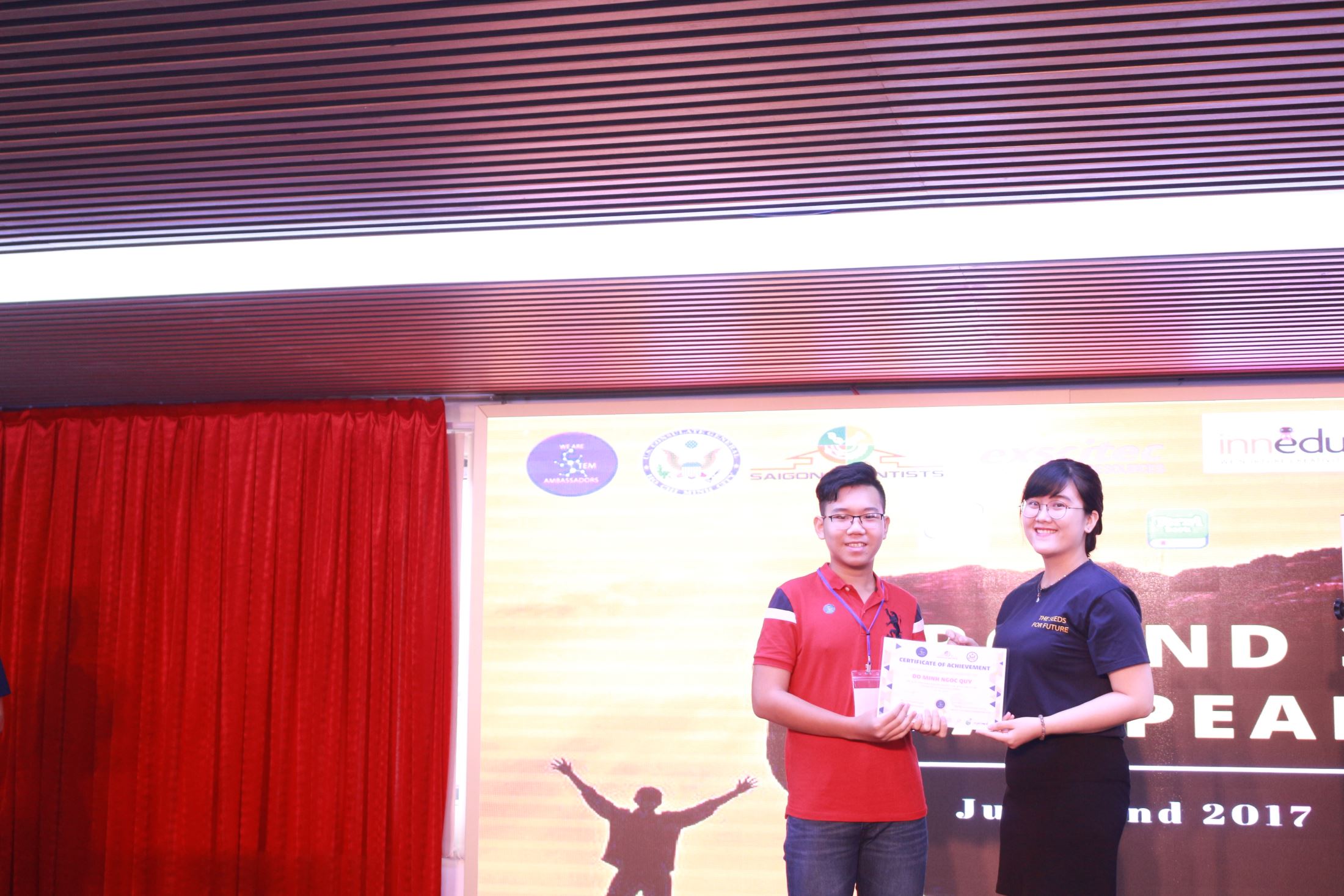 Jack Do Minh Ngoc Quy – grade 9 received Certification of STEM Ambassadors program sponsored by the US Consulate.