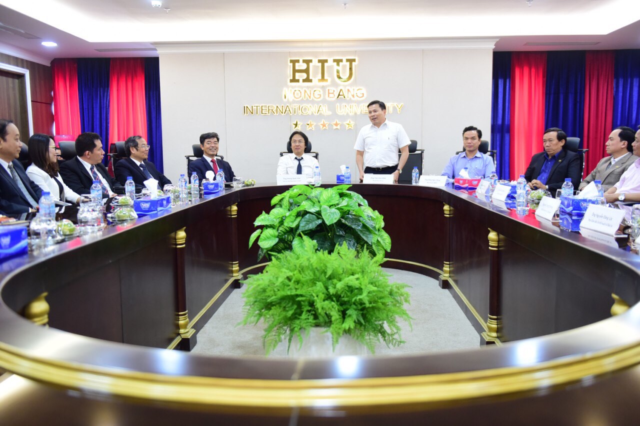 Mr. Tran Van Minh – Deputy Secretary of Quang Ngai Provincial Party Committee to appreciate the passion and the professionalism in NHG’s investment in the facilities and the training quality of its education systems