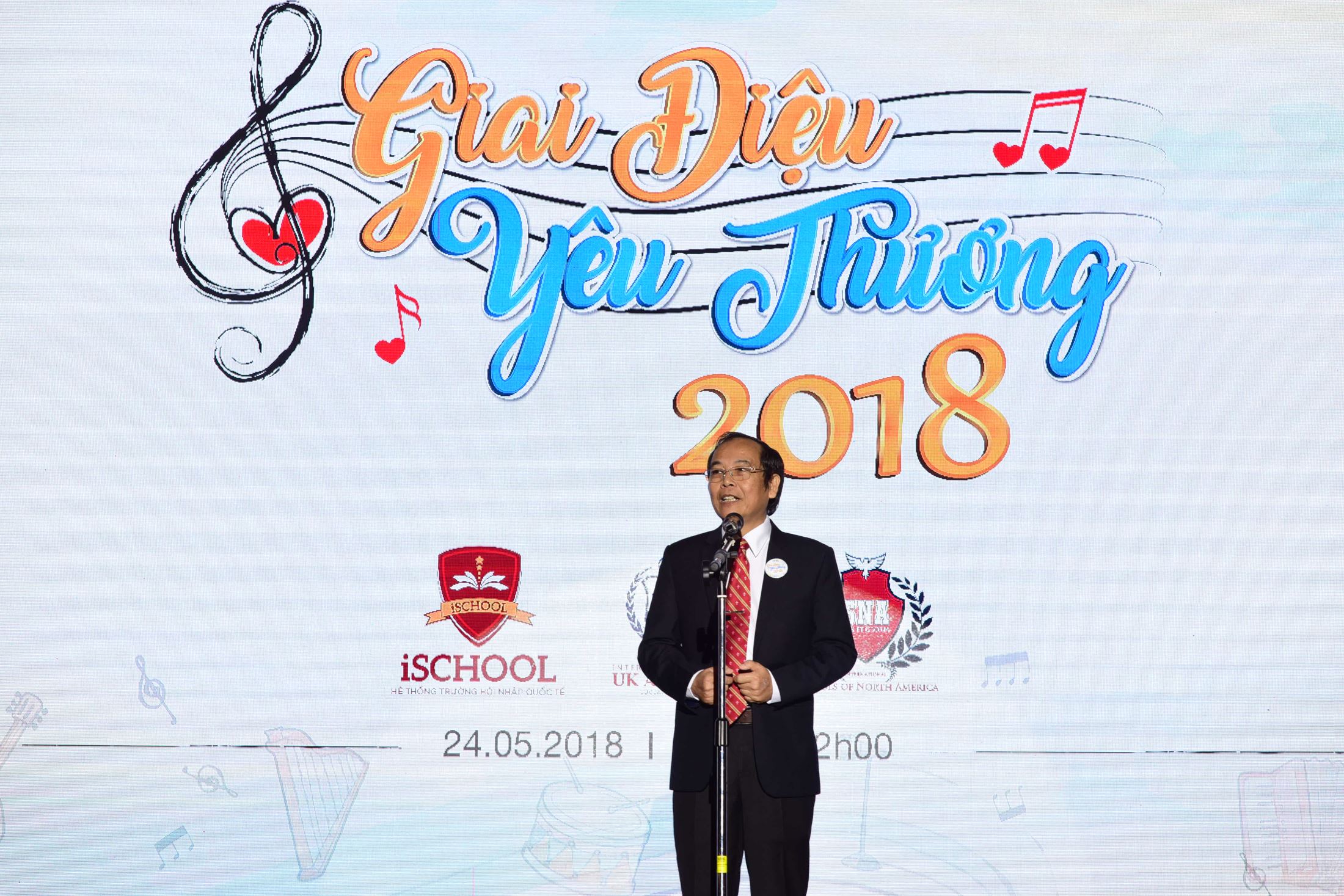 Dr. Do Manh Cuong, Permanent Member of Education Council, Academic Director of NHG and Head of the Organizing Committee delivered a speech at The Finale of “Love Melody 2018”