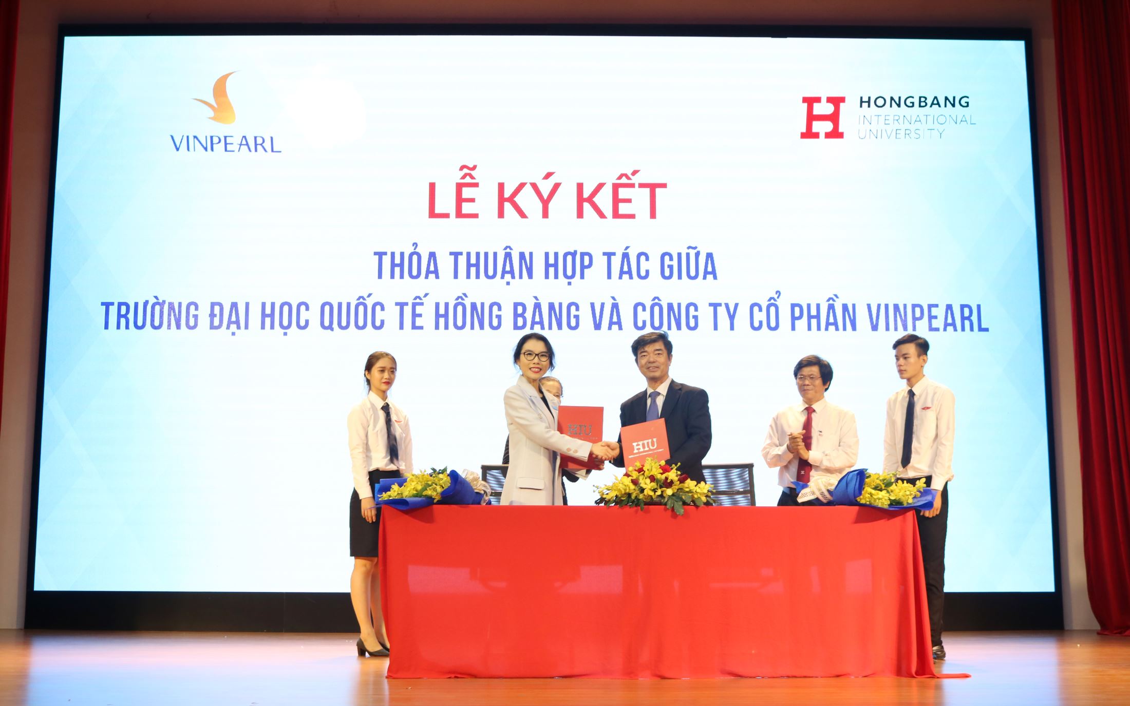 The cooperation agreement signed by Hong Bang International University with Vinpearl (Vingroup) allows HIU students to practice and work at Vinpearl