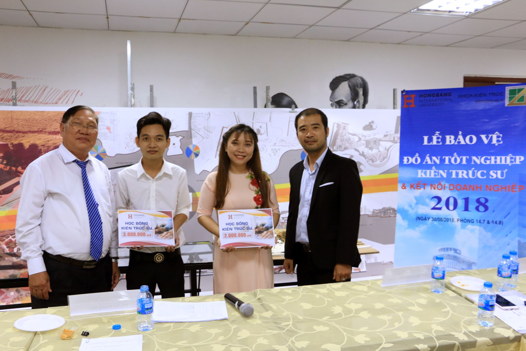 Nguyen Thi My Ngoc (second from right) received architecture scholarship from business partner of HIU in 2018 