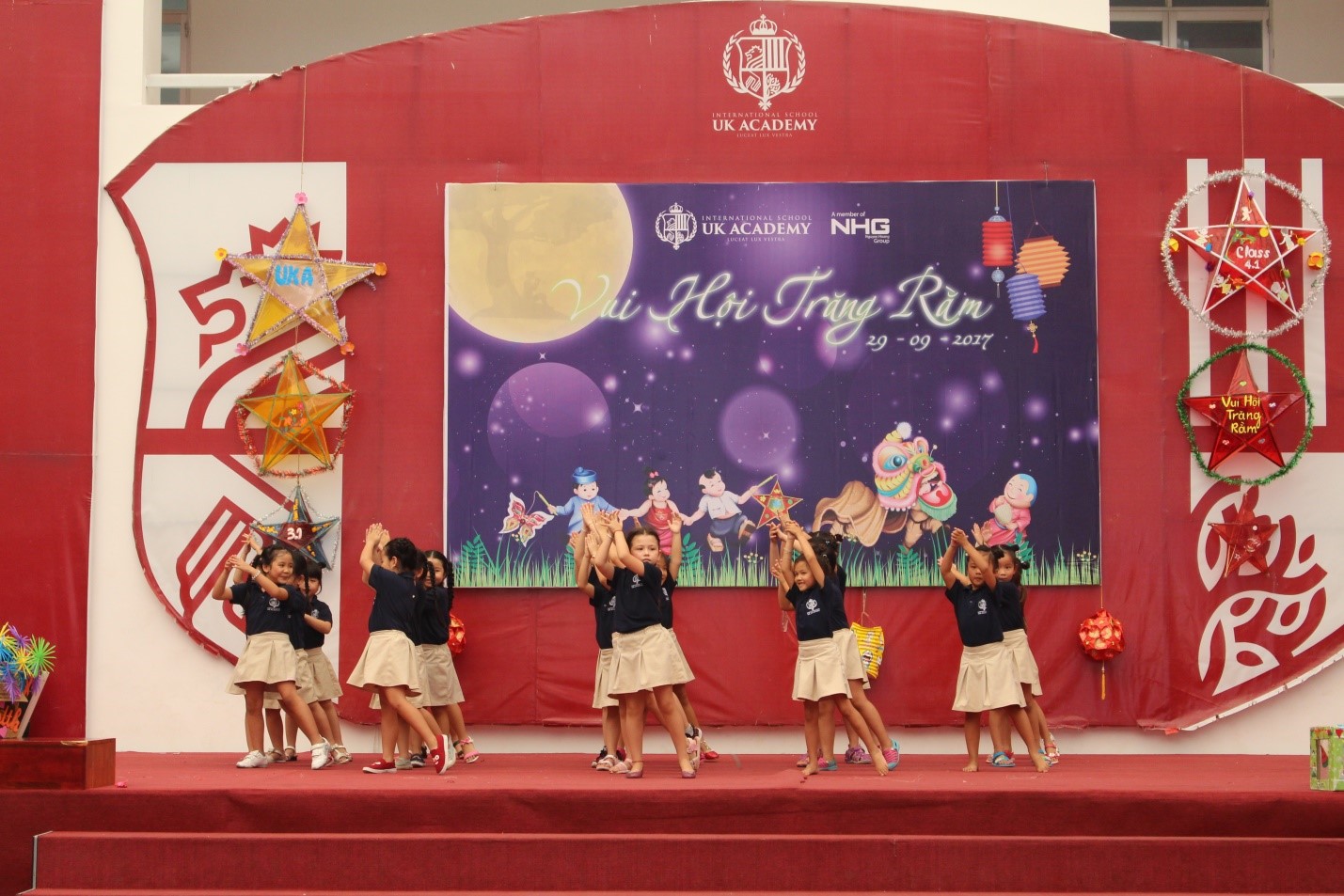 tudents of UKA Baria-Campus made performance at Mid-Autumn event
