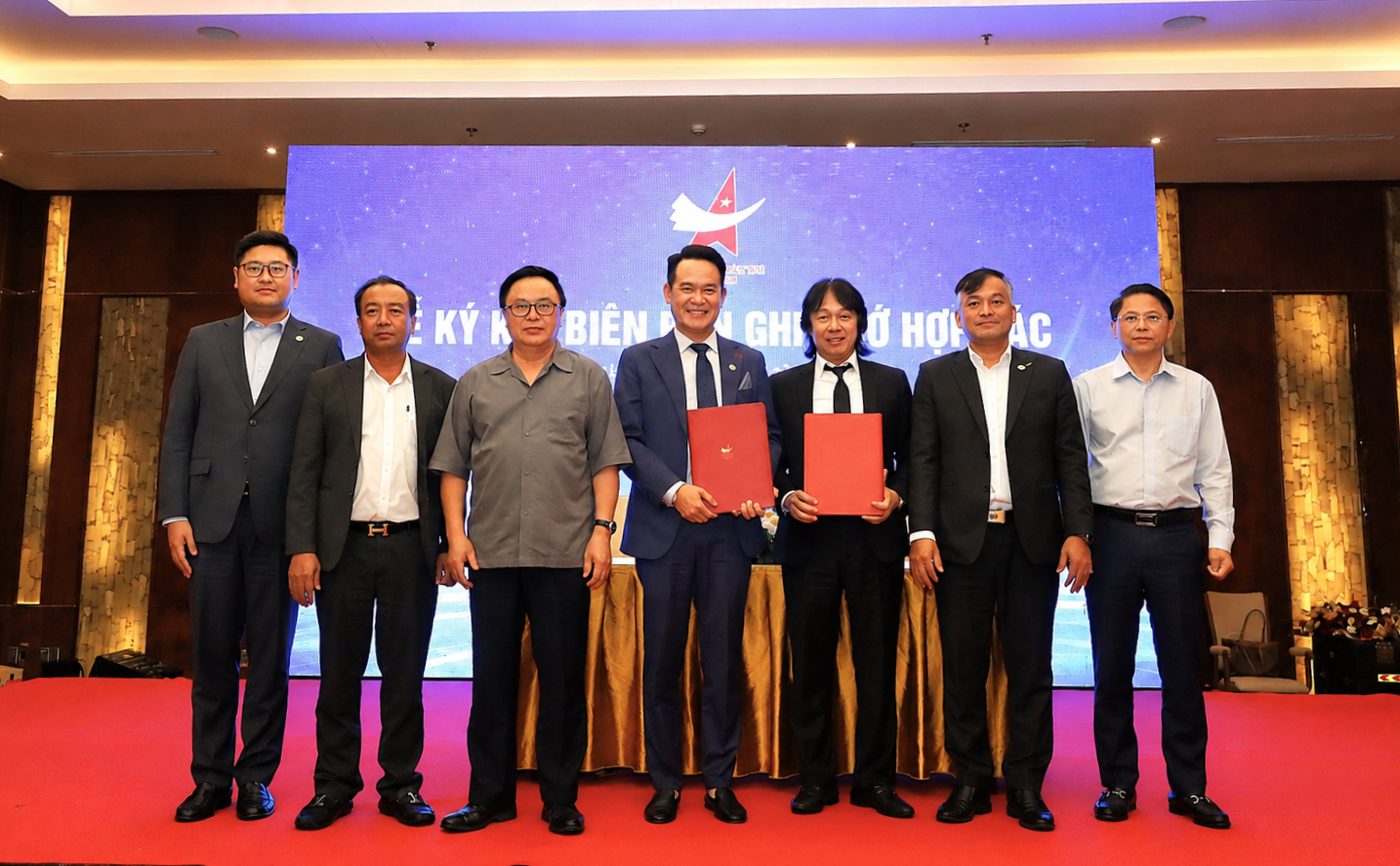 Tập đoàn Nguyễn Hoàng và Hội Doanh nhân trẻ Việt Nam ký kết MOU phát triển nguồn nhân lực