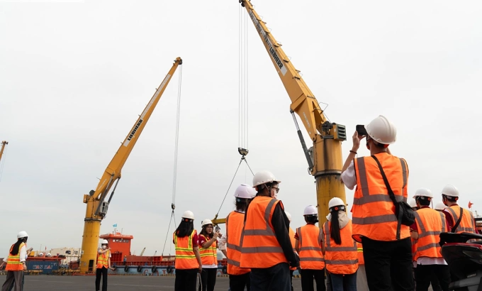 Sinh viên MIT Uni ngành Logistics và Quản lý chuỗi cung ứng đi học tập và tham quan tại các Cảng lớn miền Nam