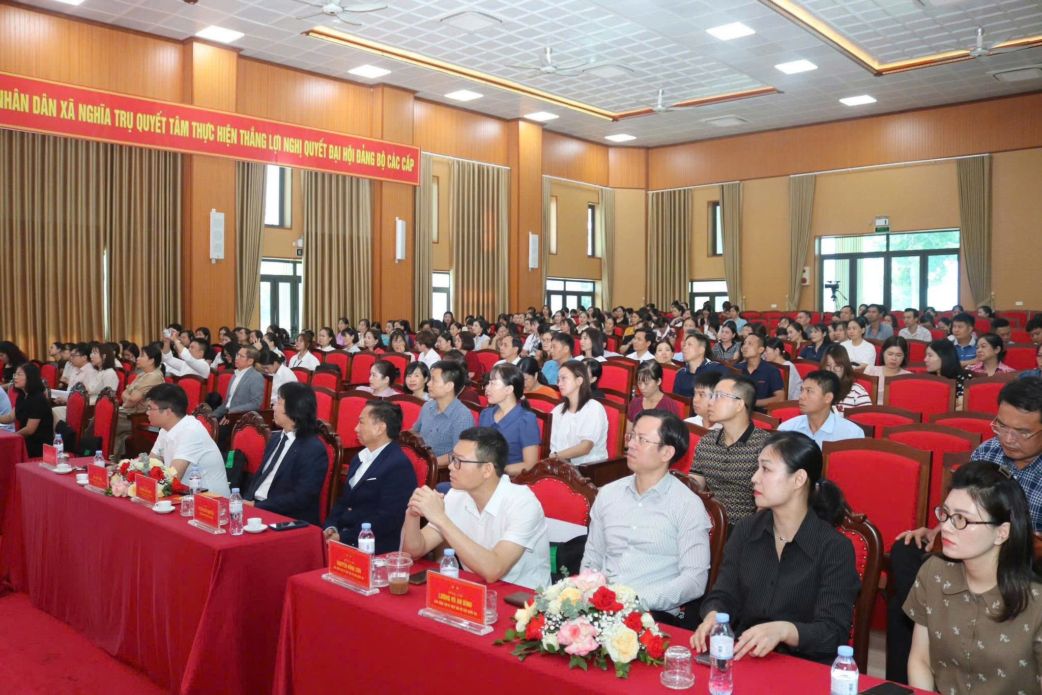 khai-giang-lop-hoc-AI-Nghia-Tru4