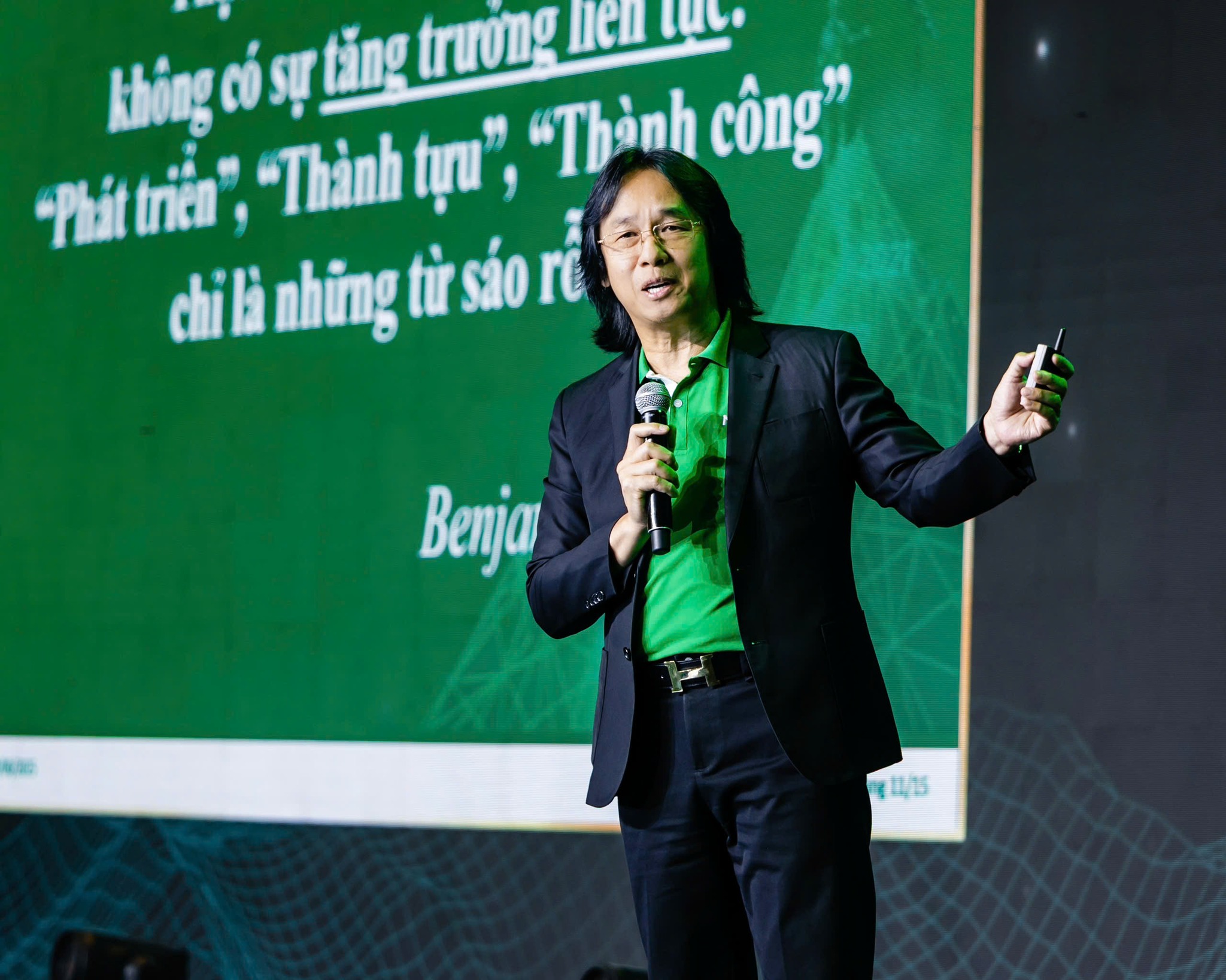 nhg-26-nam-chu-tich-hoang-quoc-viet