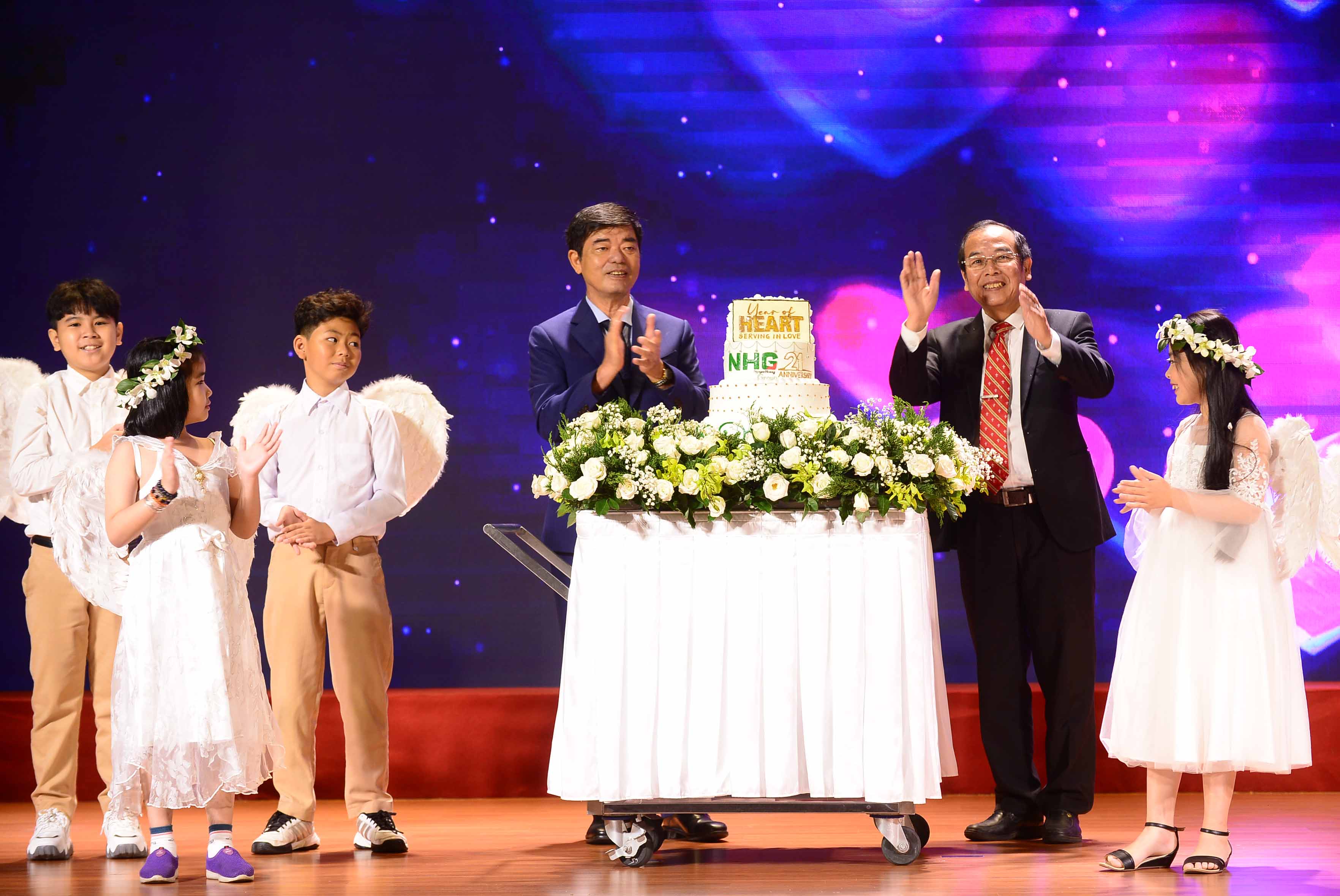 Sinh nhật NHG tuổi 19 Lan tỏa khát vọng tri thức  Nguyen Hoang Group
