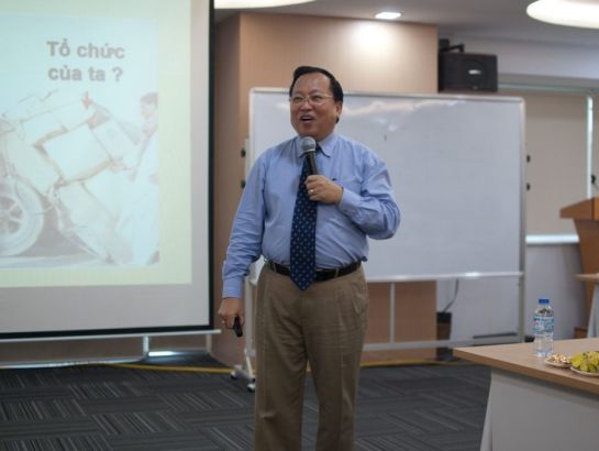 The seminar "Strategic Thinking for leadership & management - Access to ideas & new business model" by Professor. Augustine Ha Ton Vinh
