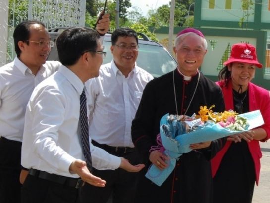 Bishop Joshep Dinh Duc Dao visited UK Academy on August, 30th, 2016 and had a conversation with the management and students