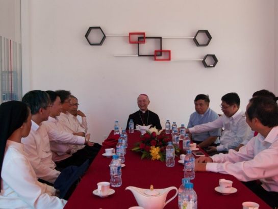 Bishop Joshep Dinh Duc Dao visited UK Academy on August, 30th, 2016 and had a conversation with the management and students