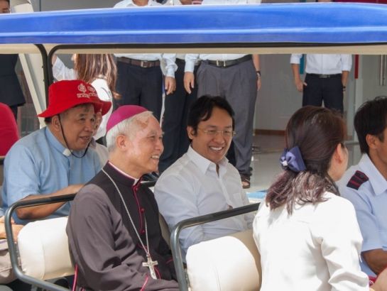 Bishop Joshep Dinh Duc Dao visited UK Academy on August, 30th, 2016 and had a conversation with the management and students