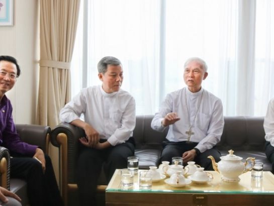 Bishop Joshep Dinh Duc Dao visited UK Academy on August, 30th, 2016 and had a conversation with the management and students