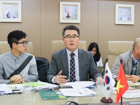 Ngày 19/12/2016, Ban Quan hệ Quốc tế NHG làm việc với ĐH Konkuk, Hàn Quốc, dẫn đầu bởi Ông Chan Hee Park, Phó Chủ tịch phụ trách đối ngoại của ĐH Konkuk. Buổi gặp gỡ là tiền đề cho hợp tác chiến lược giữa Konkuk và NHG