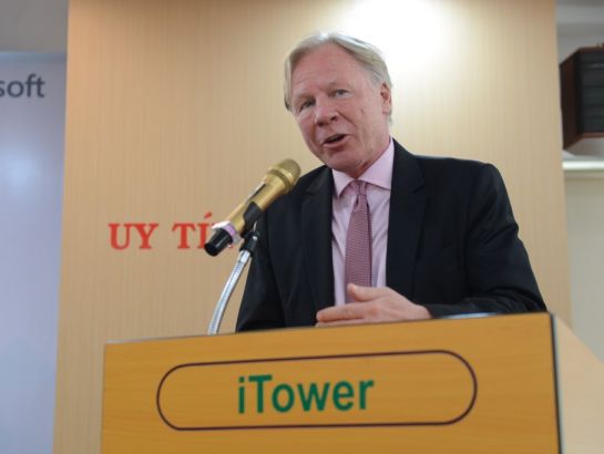 Mr. Stefan Sjoestroem, Vice Chairman of Microsoft showed strong belief that the co-operation between NHG and Micrpsoft will help empower Vietnamese youth as well as global youth generations.