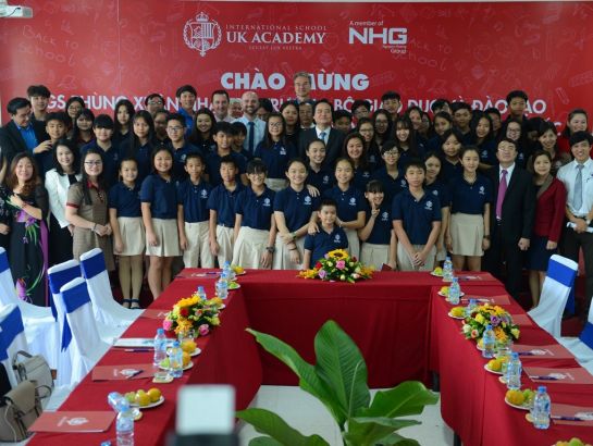 Prof. Phung Xuan Nha – Minister of Education and Training visited BVU & UKA on March, 14th, 2017.
