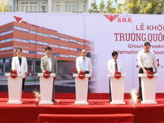 Associate Prof., Dr. Ha Huu Phuc, NHG leaders, SNA leaders and distinguished guests at the groundbreaking ceremony of SNA Him Lam campus