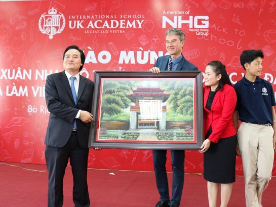 GS. Phùng Xuân Nhạ - Bộ trưởng Bộ Giáo dục và Đào tạo thăm và làm việc với BVU & UKA – 14/3/2017.