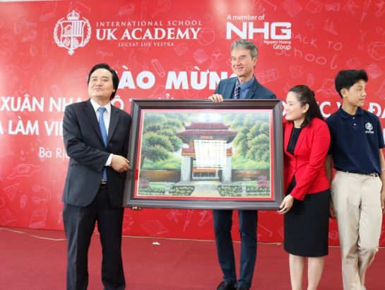 Prof. Phung Xuan Nha – Minister of Education and Training visited BVU & UKA on March, 14th, 2017.