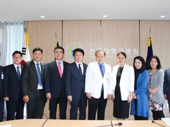 Ban điều hành NHG thăm bệnh viên ĐH Konkuk tại thủ đô Seoul, Hàn Quốc với sự tiếp đón của ông Yang Jung-huyn, Viện trưởng.