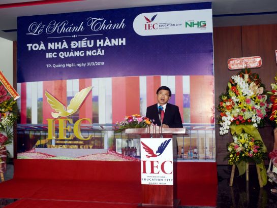 Dr. Pham Van Hung, General Principle of International Education City - IEC Quang Ngai giving the opening speech at the event.