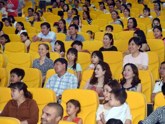 Parents and students were interested in learning program of UK Academy.