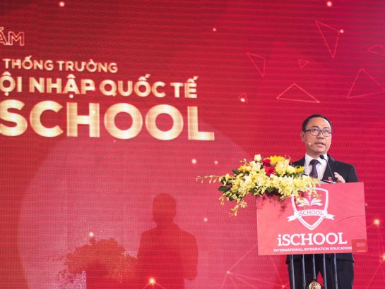 Ông Nguyễn Ngọc Tuấn - Giám đốc điều hành iSchool công bố chiến lược 5 năm tới của toàn hệ thống.