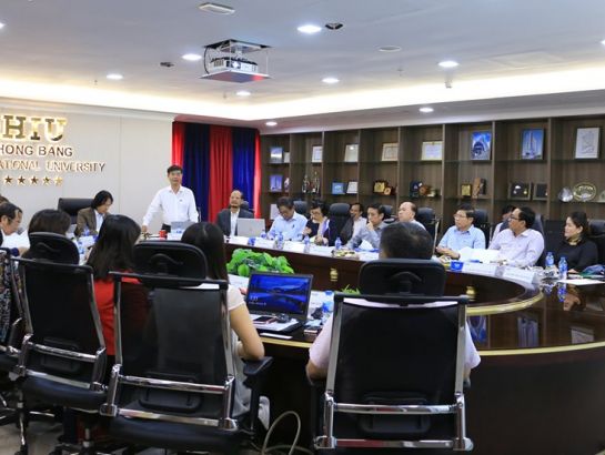 Toàn cảnh cuộc họp Ban điều hành định kỳ tại tòa nhà “Con tàu tri thức” Trường Đại học Quốc tế Hồng Bàng (HIU)