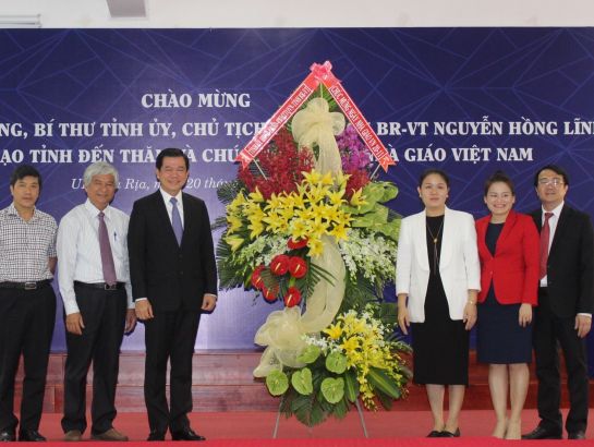 Mr. Nguyen Hong Linh - Member of the Party Central Committee, Secretary of the Provincial Party Committee, Chairman of the People's Council of Ba Ria - Vung Tau took pictures with NHG leaders and UKA Ba Ria Board of Administrators.