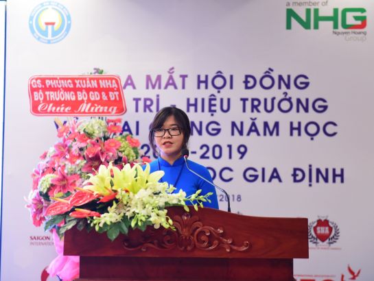 Representatives of new students of Gia Dinh University speaking.