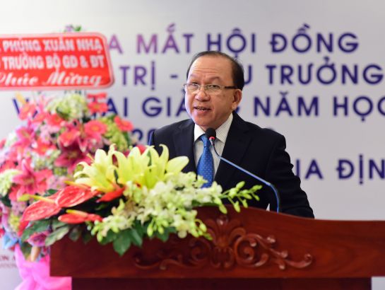 Dr. Ha Huu Phuc, the new president of Gia Dinh University speaking at the ceremony.