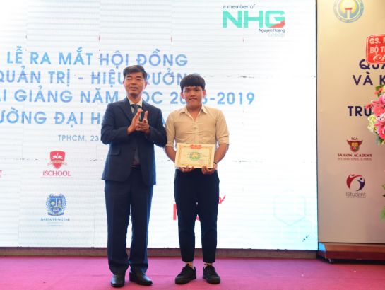 he student who got the highest score on the University entrance examination was awarded a certificate of merit.