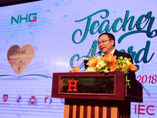 “There are two ways of spreading light: to be the candle or the mirror that reflects it. As the educators who are also the guides, teachers need to become a source of light, a mirror for students to see themselves, nourish the soul and knowledge, spread the good values in life” – Mr. Dinh Quang Nuong emphasizes.