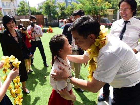 Mr. Tran Van Minh – Deputy Secretary of Quang Ngai Provincial Party Committee to have a talk with young students from International Schools of North America