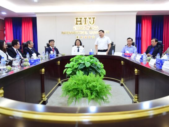 Mr. Tran Van Minh – Deputy Secretary of Quang Ngai Provincial Party Committee to appreciate the passion and the professionalism in NHG’s investment in the facilities and the training quality of its education systems